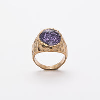 Purple sigillum ring