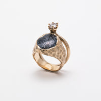 Sigillum ring with stone