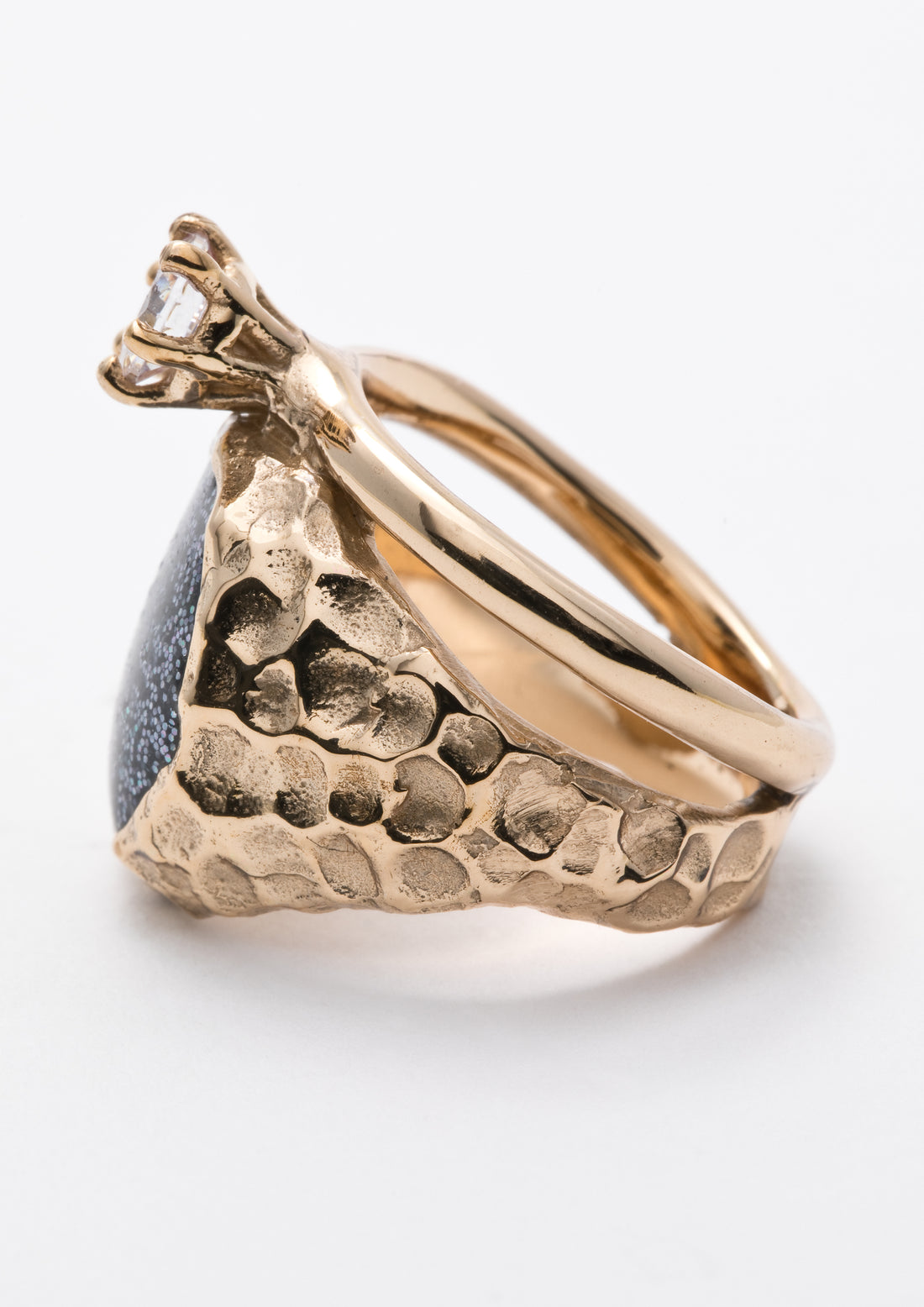 Sigillum ring with stone