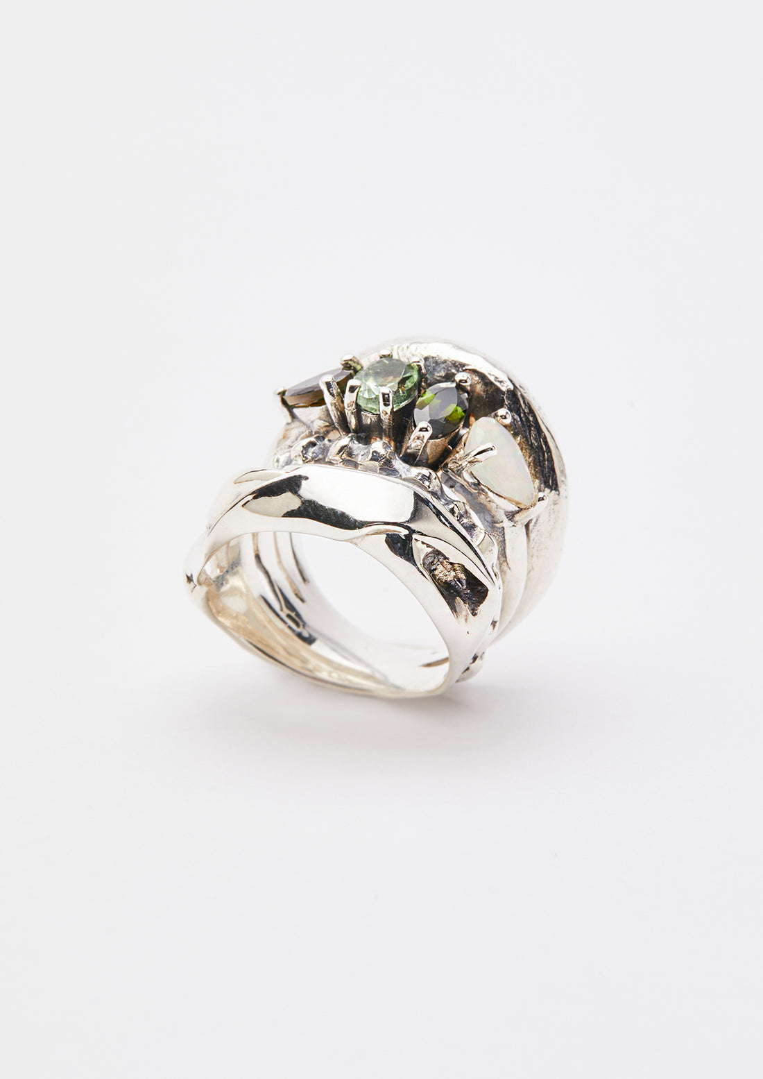 Nake ring